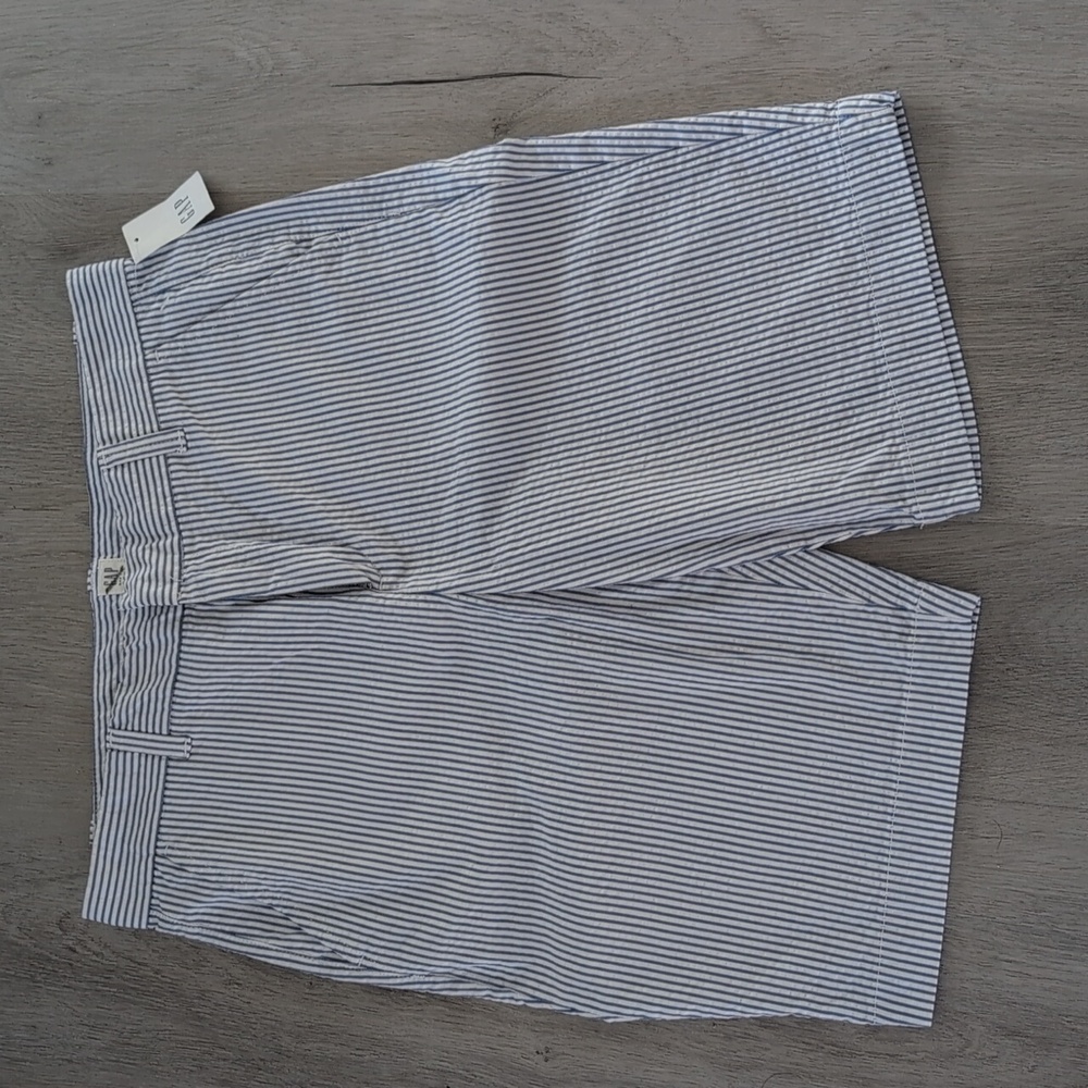 GAP Men's White and Navy Seersucker Stripe Bermuda Shorts